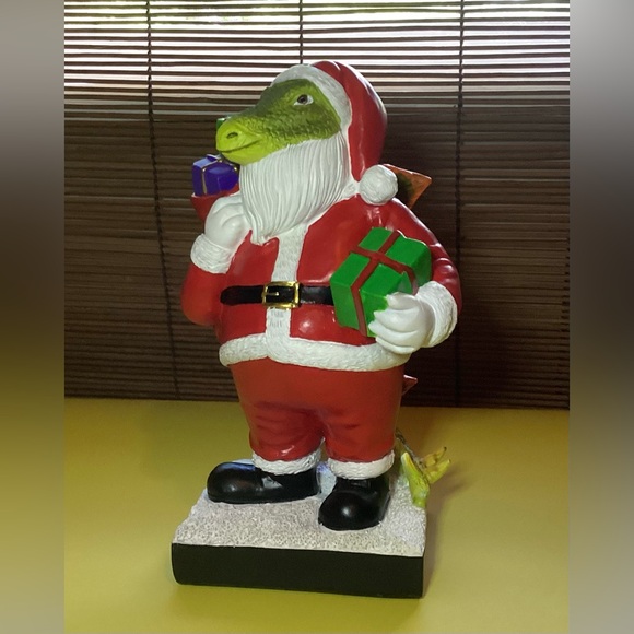 Universe Of Dinosaurs Santa Figurine - Picture 4 of 12